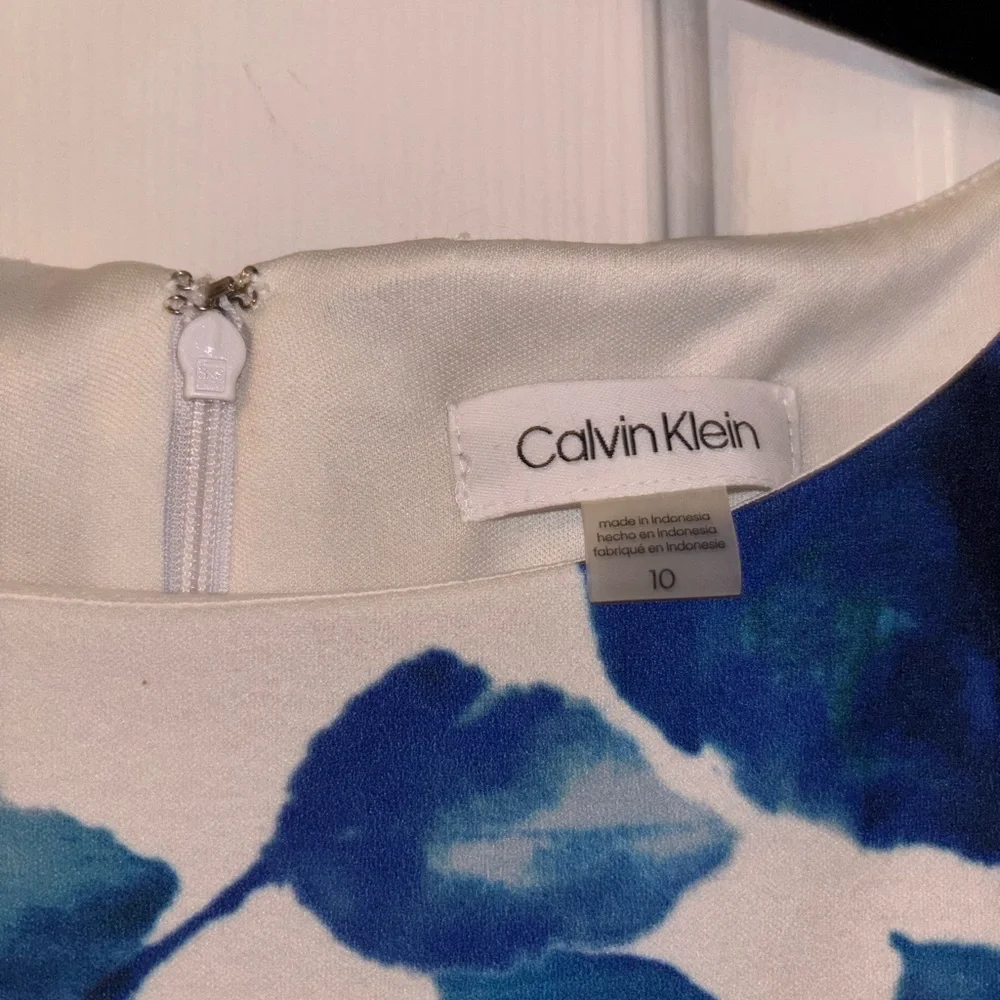 Calvin Klein Floral Sleeveless Dress with Blue Pattern - Picture 3 of 4